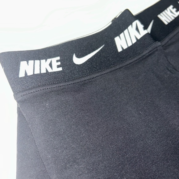 Nike Women Black Leggings - Picture 2 of 2